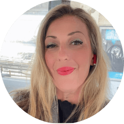 Mara – Clinic Receptionist at Lila’s Desk